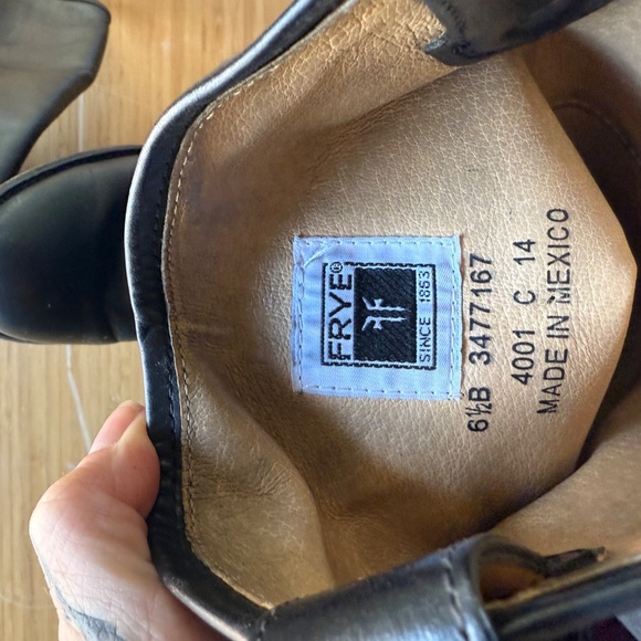 Frye Melissa Button Lug Tall boot in black leather - Picture 8 of 9